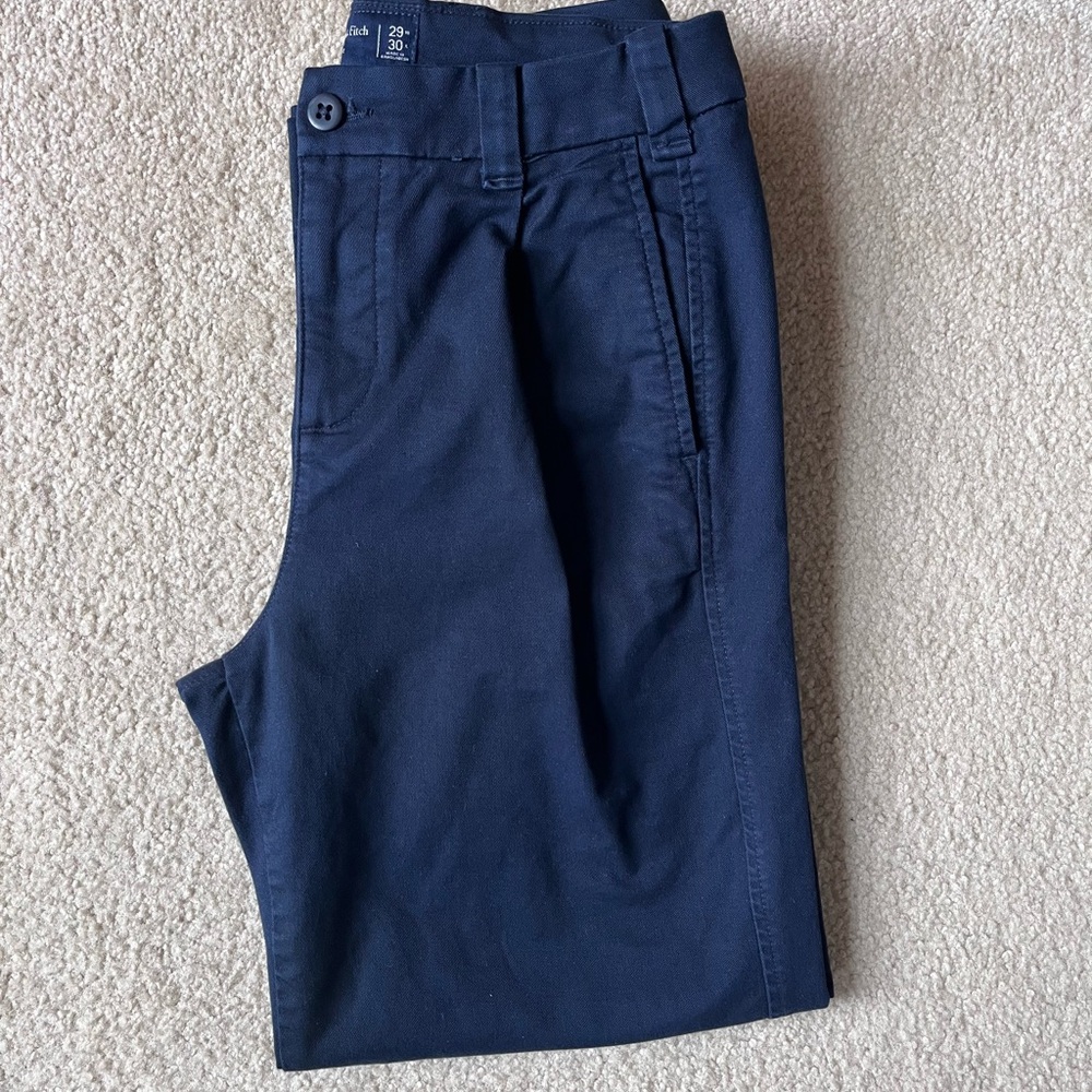 Abercrombie Navy 90s Loose Pleated Chinos